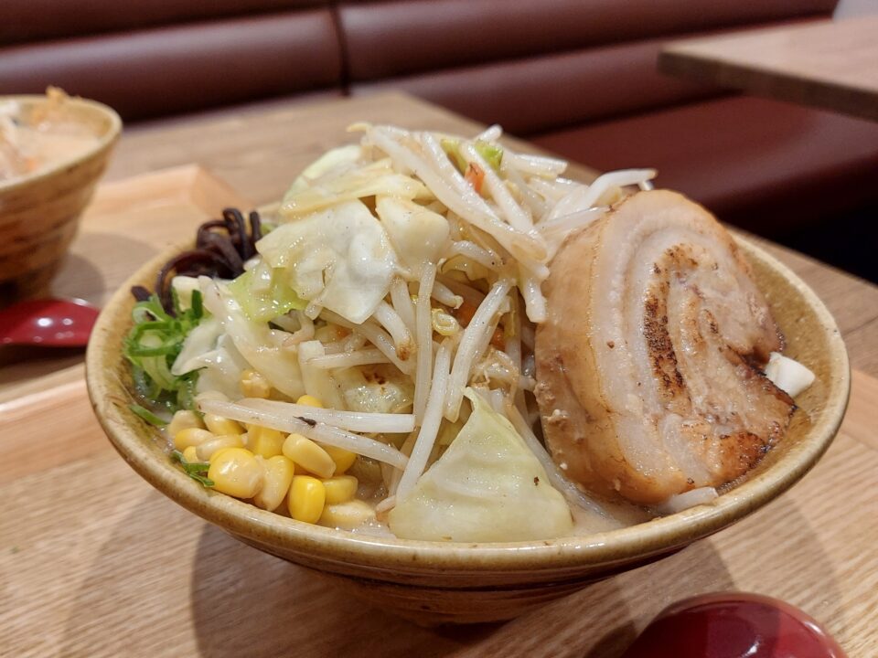 「味噌の達人光吉店」の王道味噌ラーメン（麺・野菜大盛り）