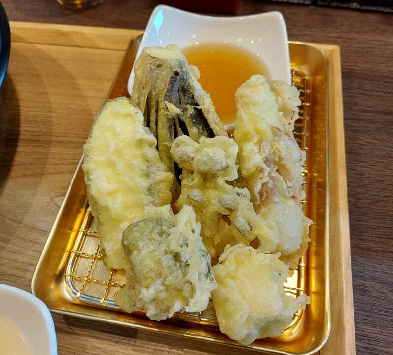 天ぷら付き釜玉うどん