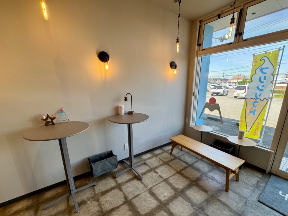 「プリン専門店smooth(スムース)」イートインスペース