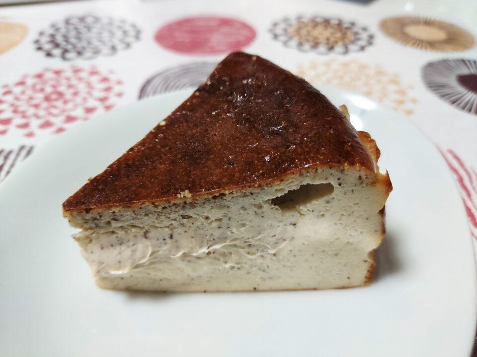 「igokochi（イゴコチ）」の紅茶のバスクチーズケーキ
