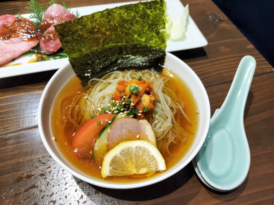 「YAKINIKU TAKETEN（ヤキニク タケテン）」の冷麺ハーフ