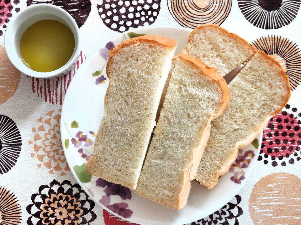 「まきのマキ」もち麦山食パン