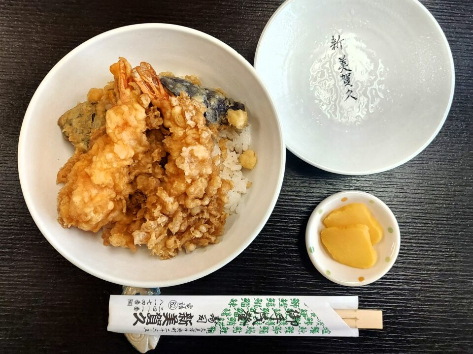 「新美賀久寿司」海老天丼（野菜入り）