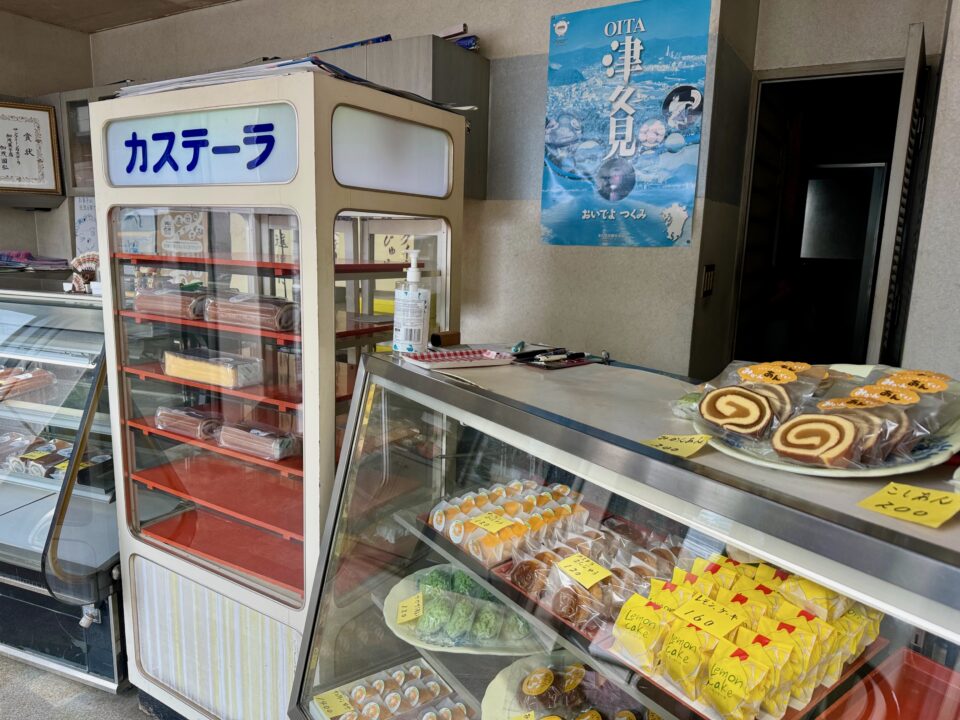 「加茂菓子店」店内