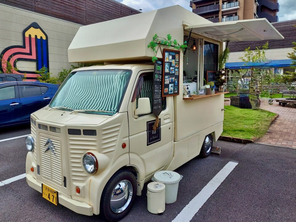 「cafe bus.is カフェバスイズ」キッチンカー