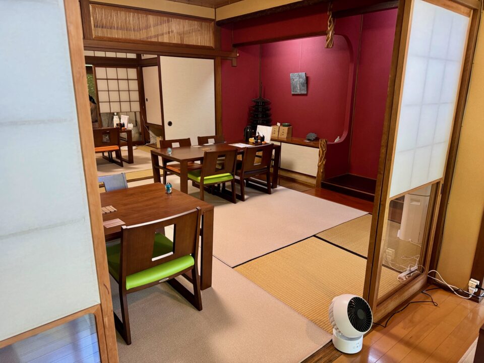 「薬膳茶屋 花於菟～はなおと～」店内