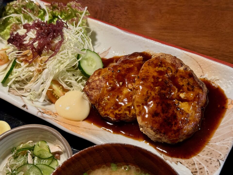 「ごちそう雲隠れ」冠地どりハンバーグ膳