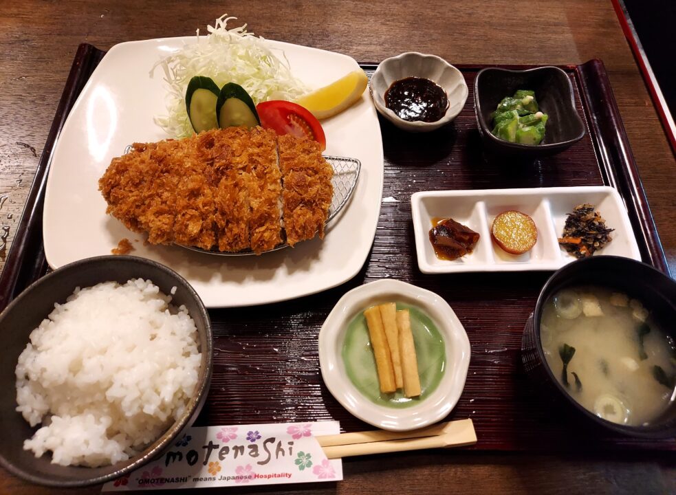 「父娘庵（おやこあん）」ロースカツ定食