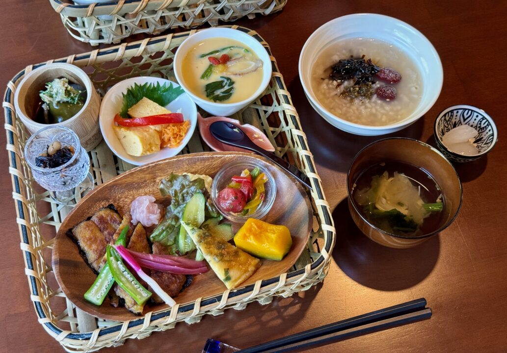 「薬膳茶屋 花於菟～はなおと～」竹かご花薬膳