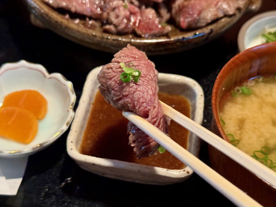 「ごちそう雲隠れ」サイコロステーキ定食