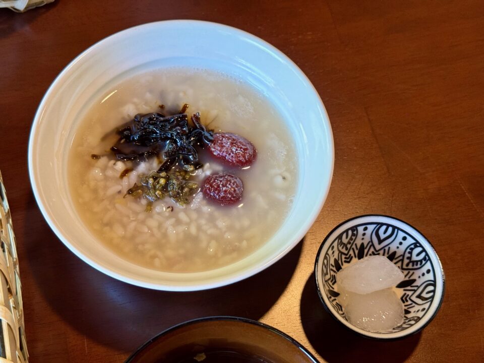 「薬膳茶屋 花於菟～はなおと～」竹かご花薬膳