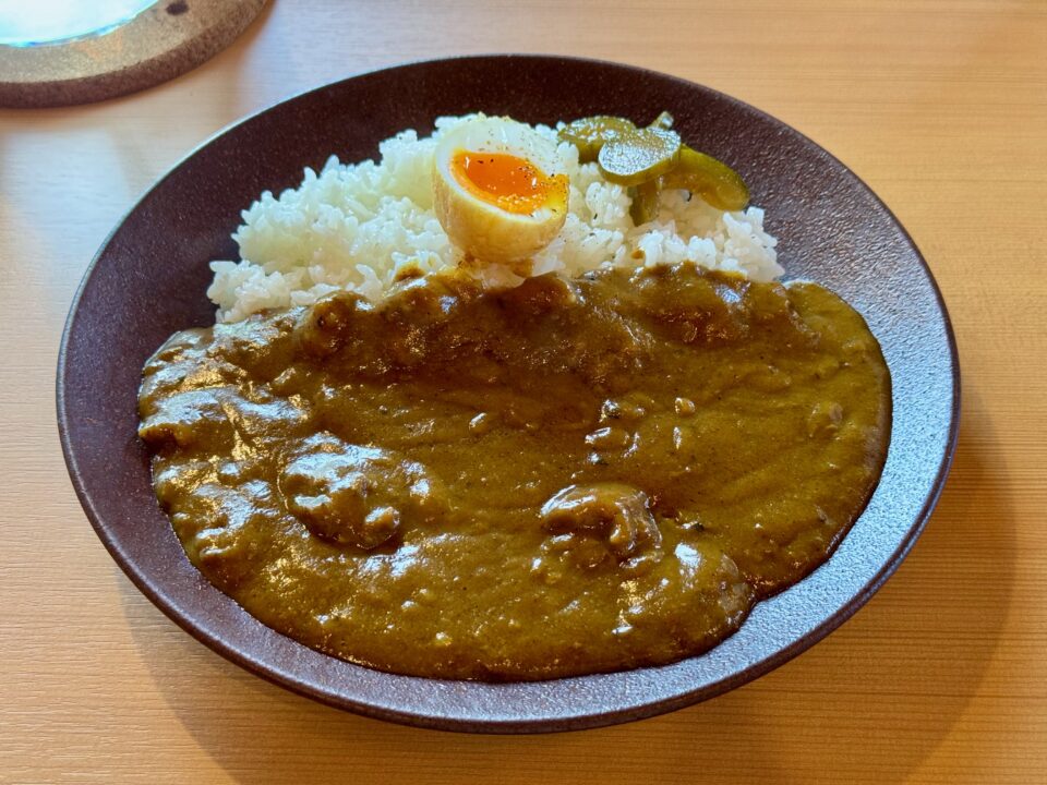 「バダピリラ」牛すじカレー