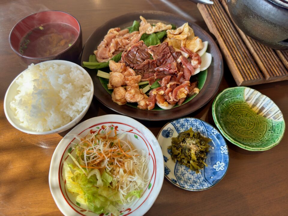 「地鶏のひでさん 綜本店」炭火焼き定食