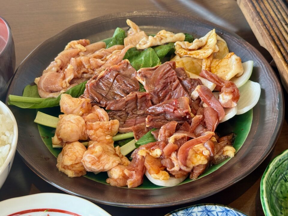 「地鶏のひでさん 綜本店」炭火焼き定食