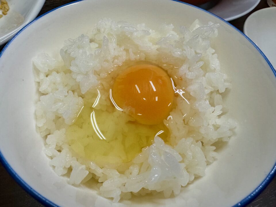 「豚骨ラーメン 浅野本店」卵かけご飯