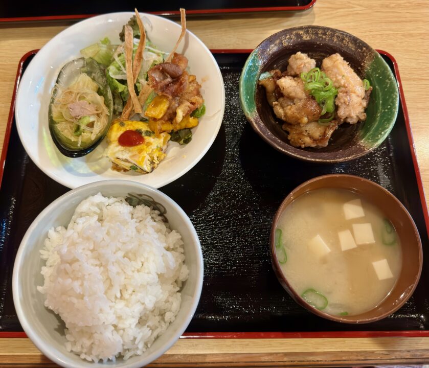 「焼きとり丸ちゃん金池店」日替わり定食（塩ダレチキン）