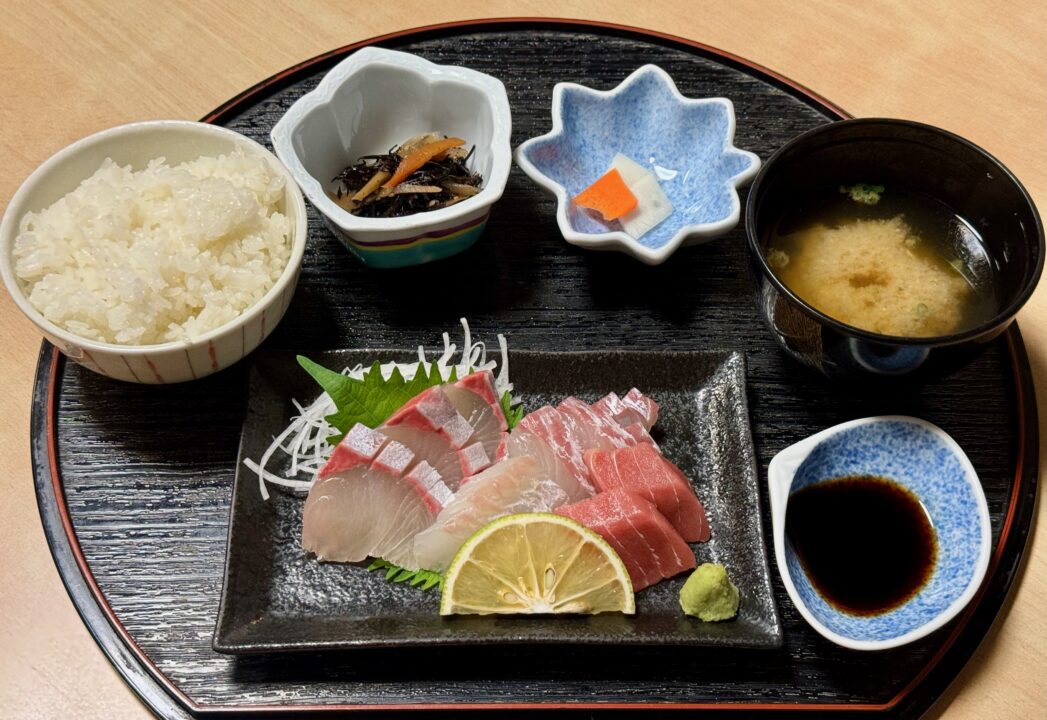 「まぐろ料理専門店 ほとじま」本日のお刺身定食