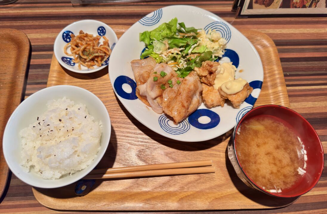 「CAFE&BAR ひまわり」日替わりハーフ＆ハーフ定食