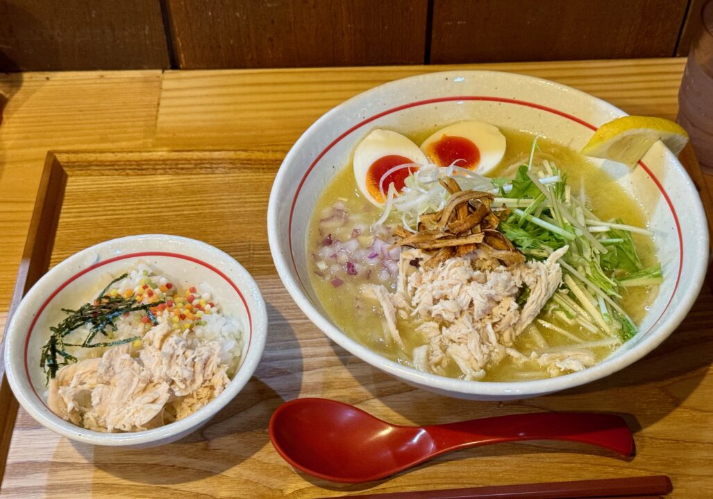 「らーめん 鶏の虜」玉子入り鶏白湯・雑炊セット