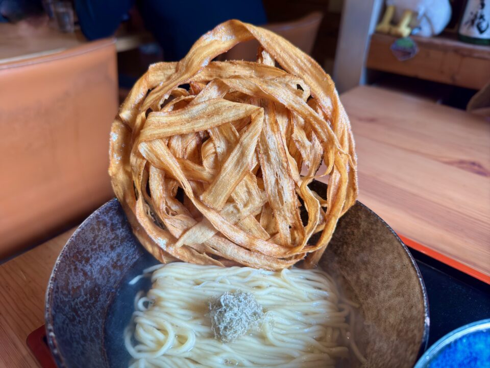 「めし屋 賛辞」昆布水つけそば・ごぼう天