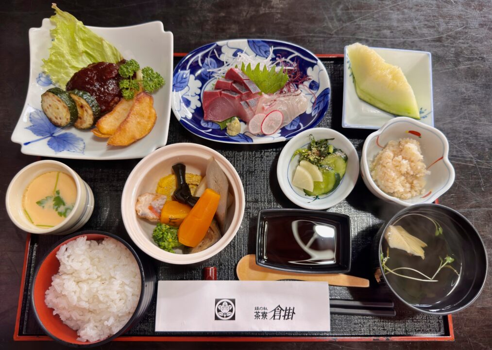 「茶寮 倉掛」和定食（ハンバーグ）