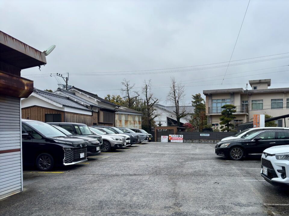 「鳥料理 ゆふ」駐車場