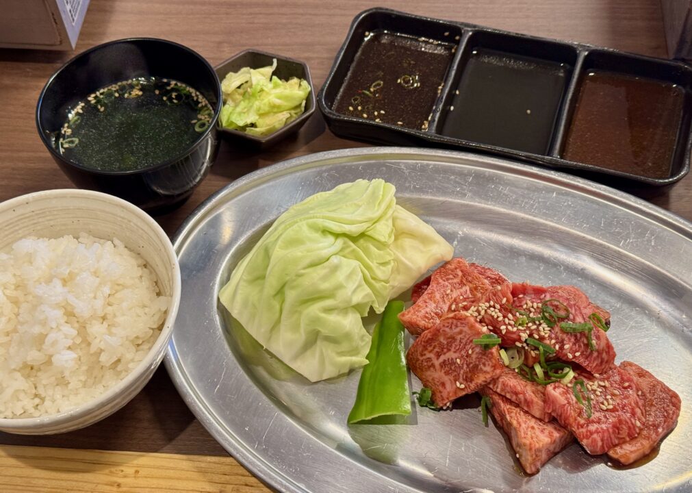 「焼肉セブン」国産カルビ焼肉定食