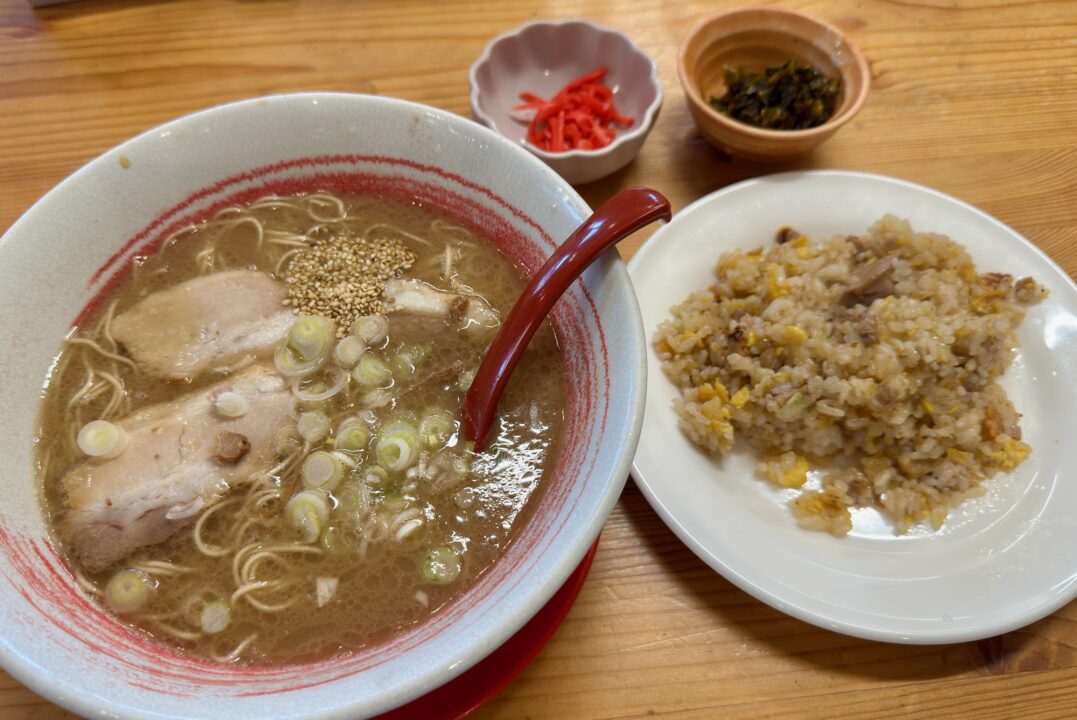 「翔天食堂」ラーメン・Aセット（半チャーハン）