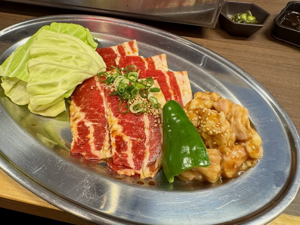 「焼肉セブン」カルビとホルモンの焼肉定食