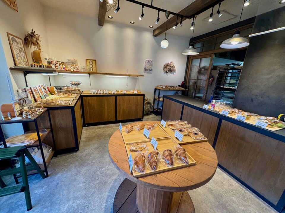 「カンパーニャBakeryハダノ」店内