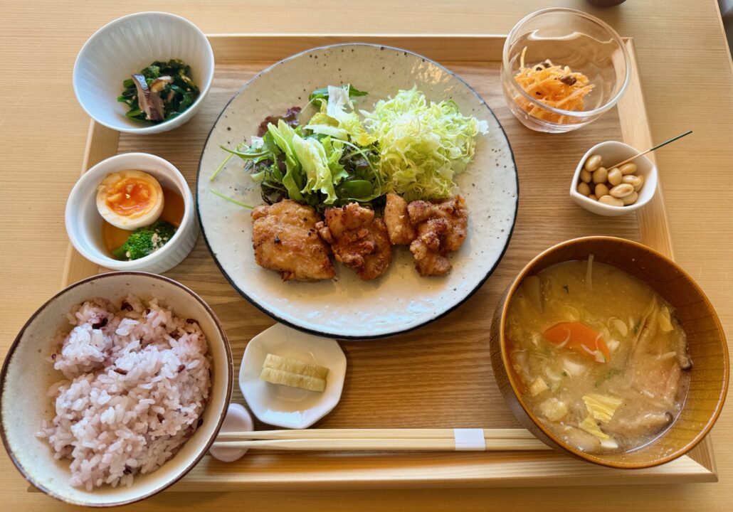 「鷹来屋ガーデンささら（Takakiya Garden SASARA）」旬食材と酒蔵の発酵食プレート