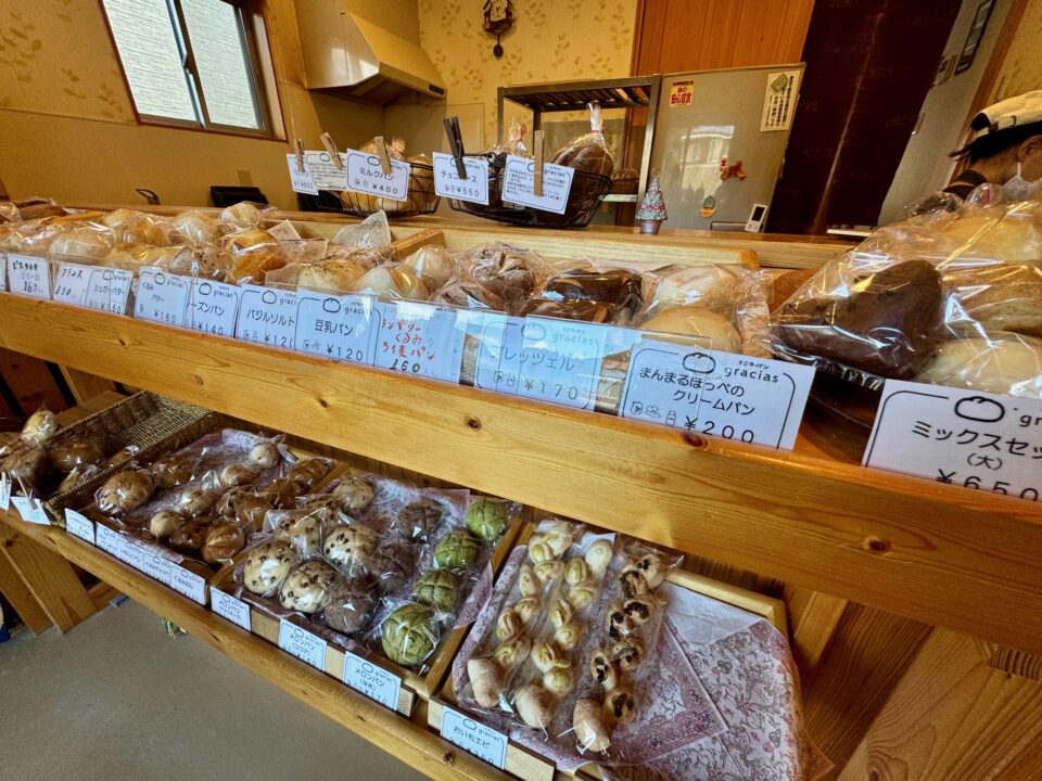「手ごねパン gracias(グラシアス)」店内