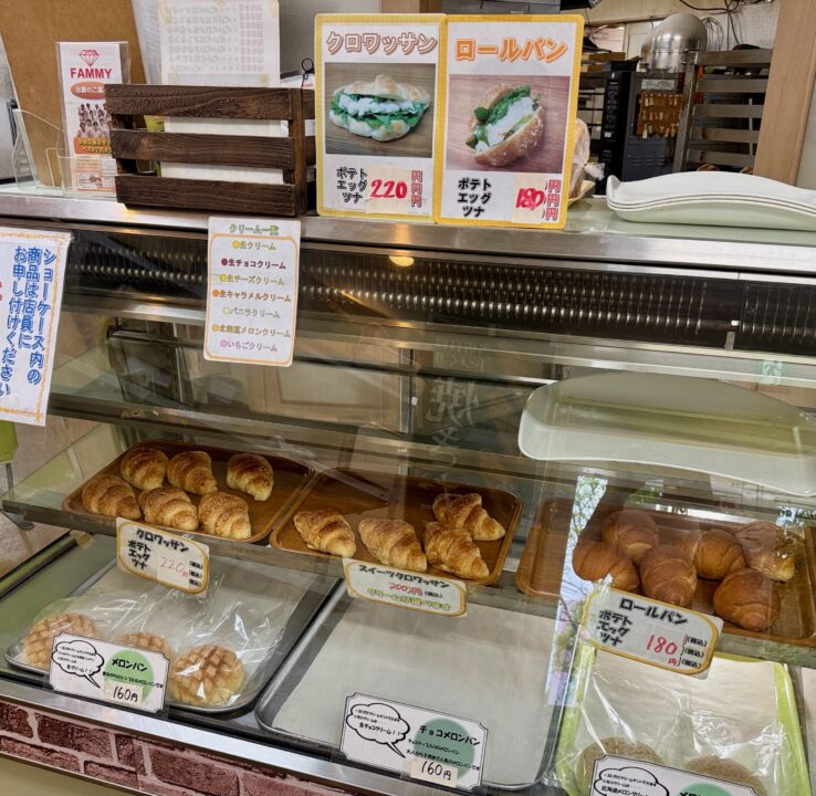 「ベーカリー森のくまさん」メニュー