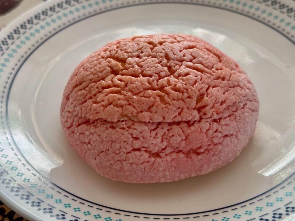 「ベーカリー森のくまさん」イチゴメロンパン・いちごクリーム