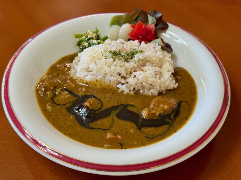 「森の音色」タイ風黒ごまカレー
