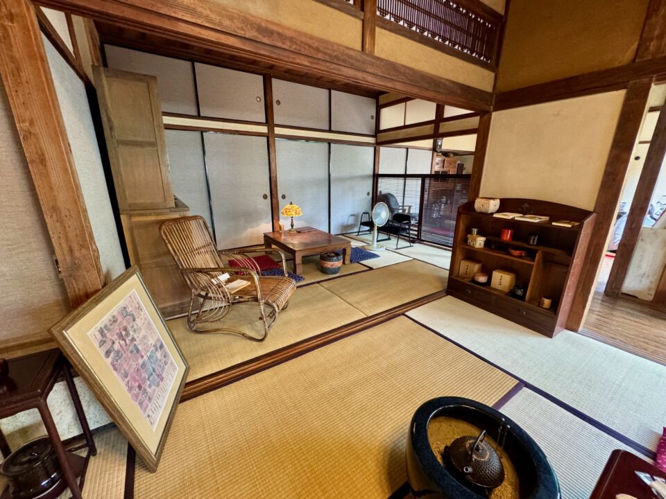 「茶房 湯治人」店内