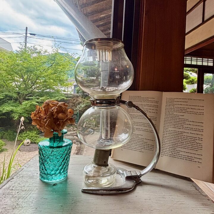 「茶房 湯治人」店内