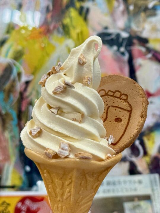 「後藤製菓 本店 石仏会館」ほっとさんサブレソフト(生姜ソフト)