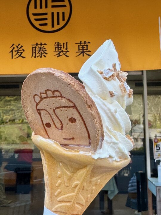 「後藤製菓 本店 石仏会館」ほっとさんサブレソフト(生姜ソフト)