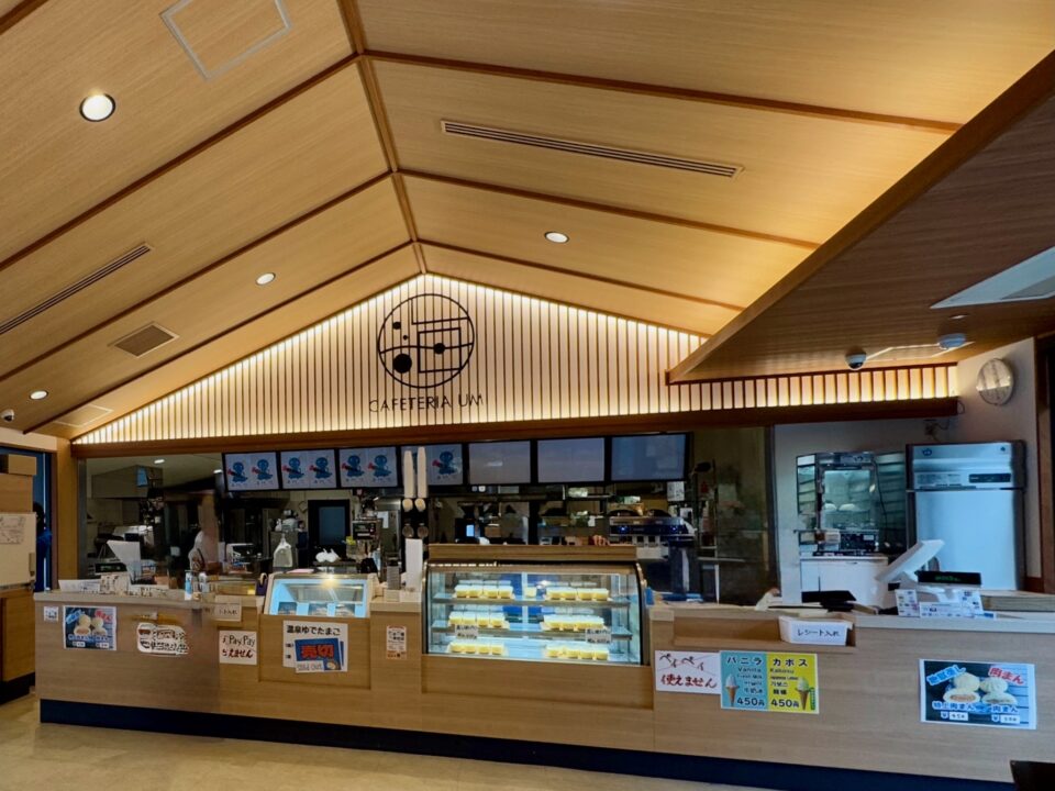 「カフェテリア海」店内
