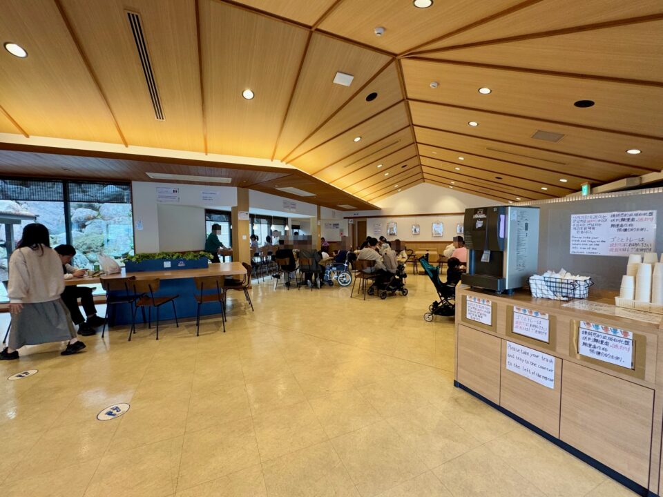 「カフェテリア海」店内