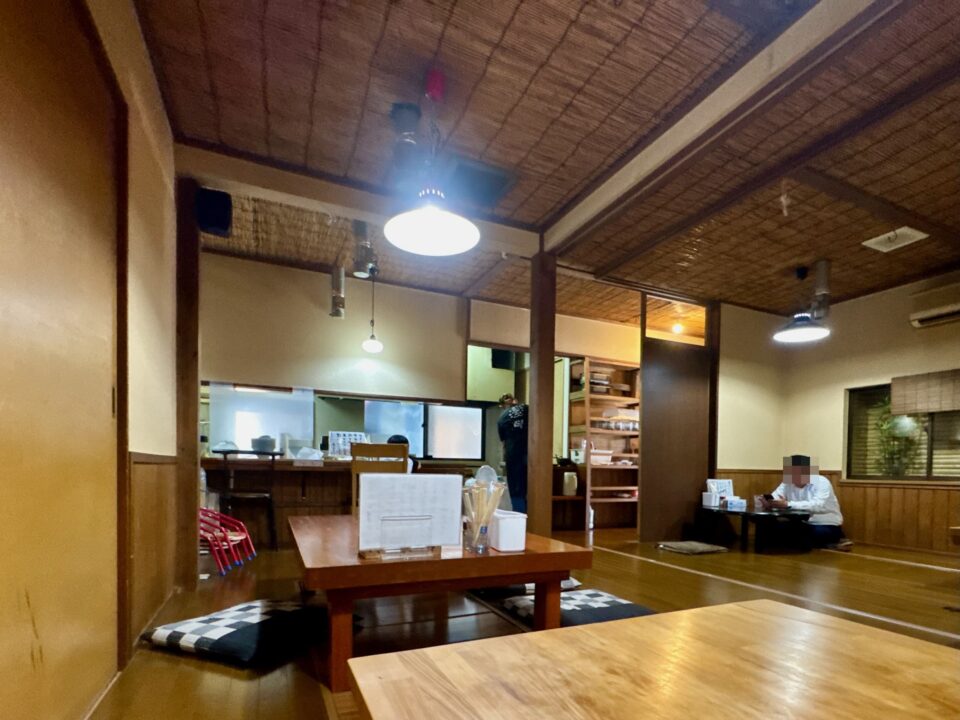 「麺や 華」店内