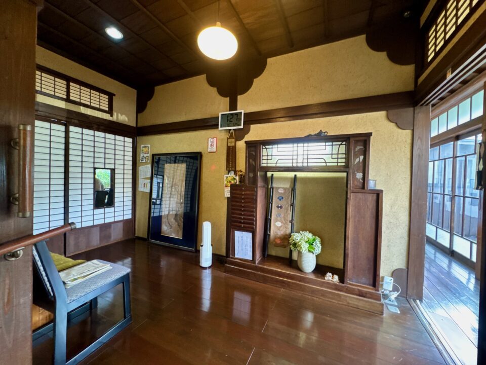 「古都の酒家 海鮮 かわ村」店内