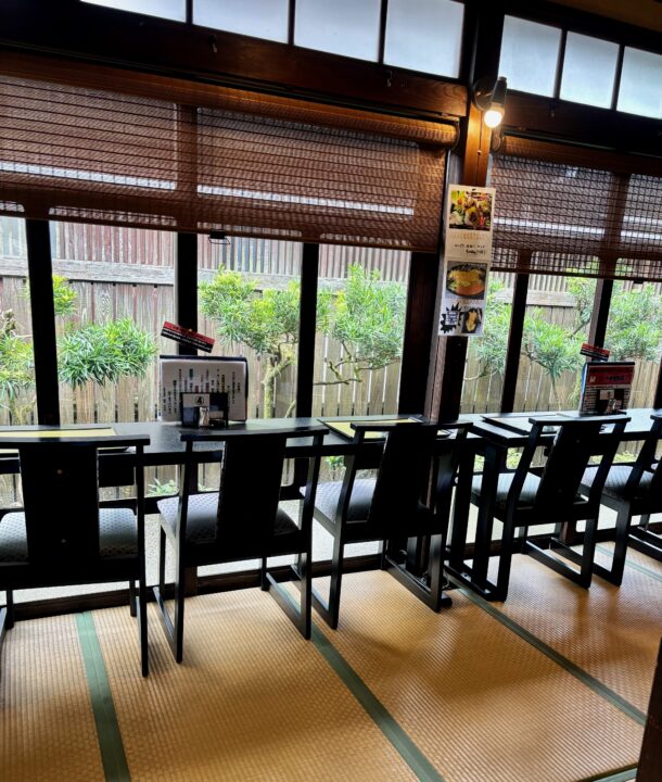 「古都の酒家 海鮮 かわ村」店内