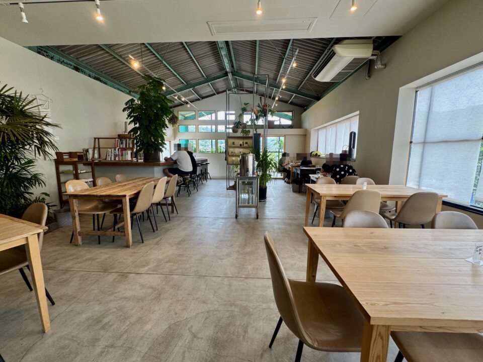 「百種（ももくさ）」店内