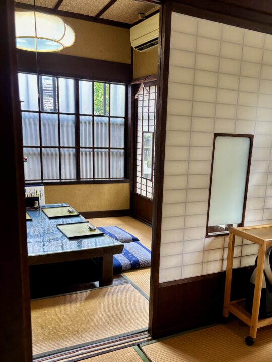 「古都の酒家 海鮮 かわ村」店内
