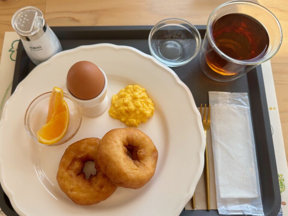 「とりtoたまご 本店」養鶏場のモーニングドーナツ