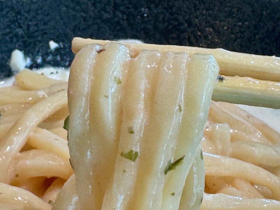 「府内のおうどん」白いクリームのおうどん