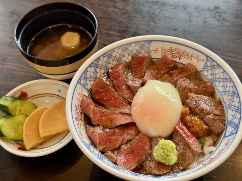 「いまきん食堂」あか牛丼