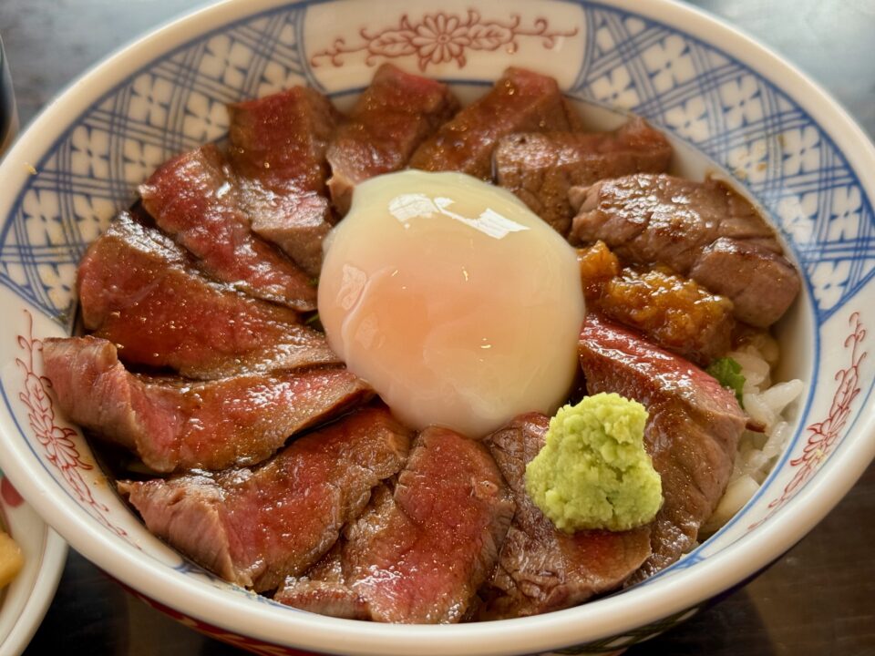「いまきん食堂」あか牛丼